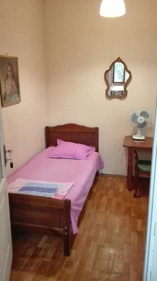Гостевой дом S.N. Guest House Тбилиси Одноместный номер с общим туалетом-1