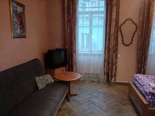 Гостевой дом S.N. Guest House Тбилиси Стандартный номер с 2 односпальными кроватями и диваном-6