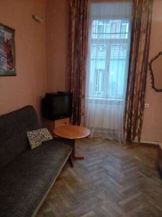 Гостевой дом S.N. Guest House Тбилиси Стандартный номер с 2 односпальными кроватями и диваном-8